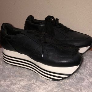 Cute edgy shoes. Size 7 but more of a 6